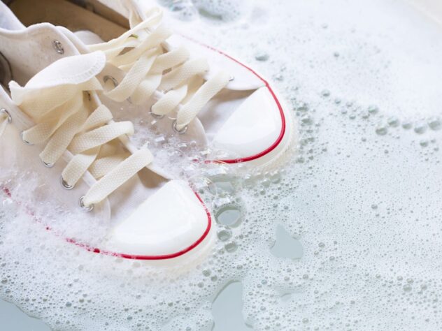 วิธีการดูแลทำความสะอาดรองเท้าผู้หญิง