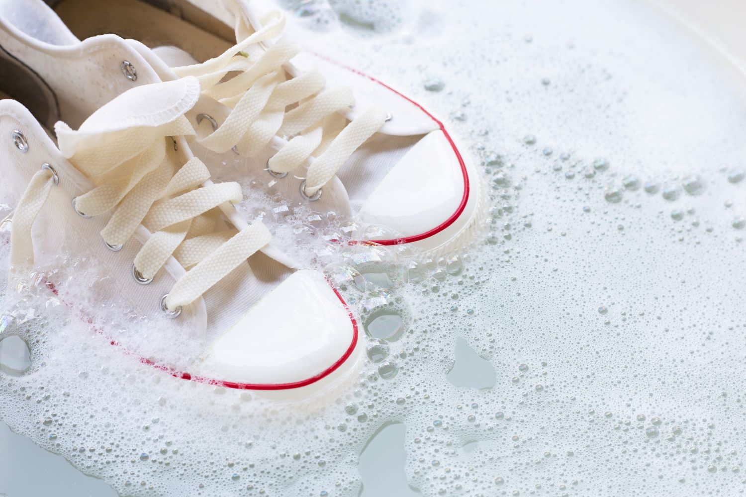วิธีการดูแลทำความสะอาดรองเท้าผู้หญิง
